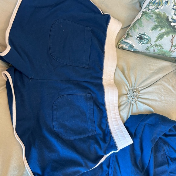 Lilly Pulitzer Blue/trimmed in white Shorts & Pullover XL NWOT - Picture 7 of 7